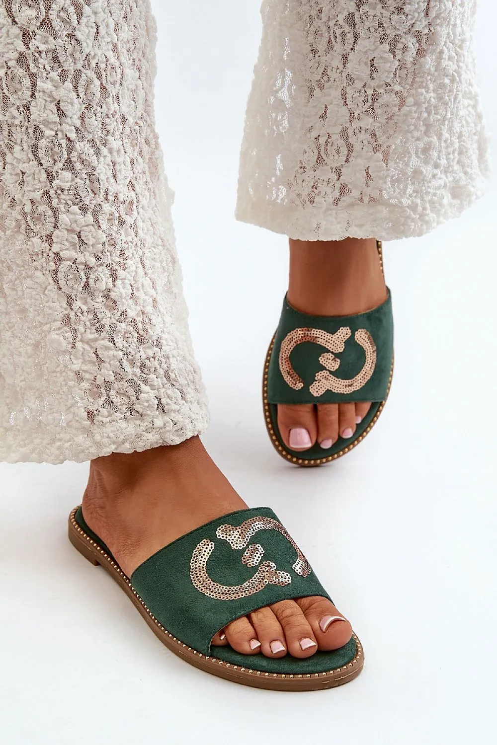 Fashion-Forward Comfortable & Chic Flip-Flops