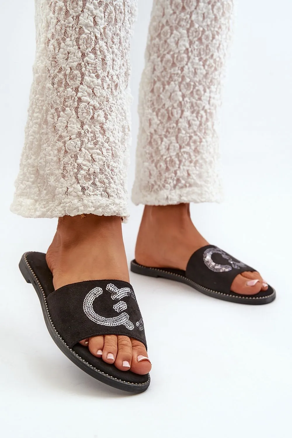 Fashion-Forward Comfortable & Chic Flip-Flops