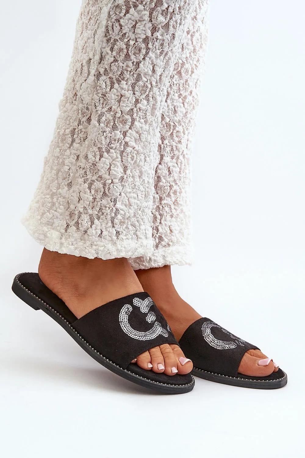 Fashion-Forward Comfortable & Chic Flip-Flops