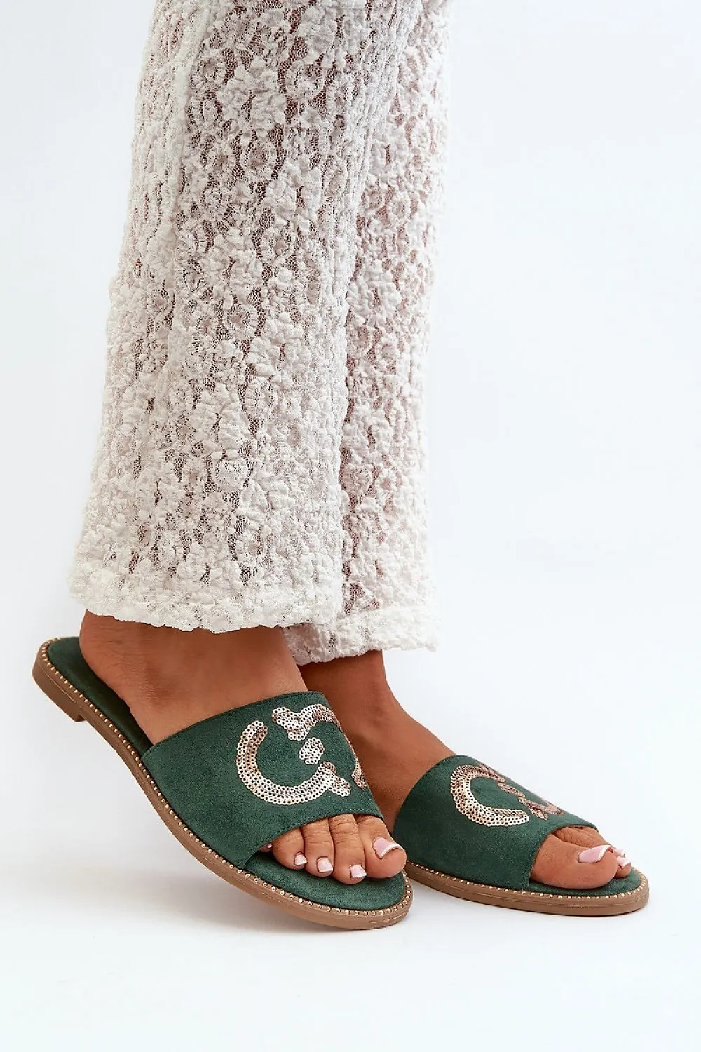 Fashion-Forward Comfortable & Chic Flip-Flops