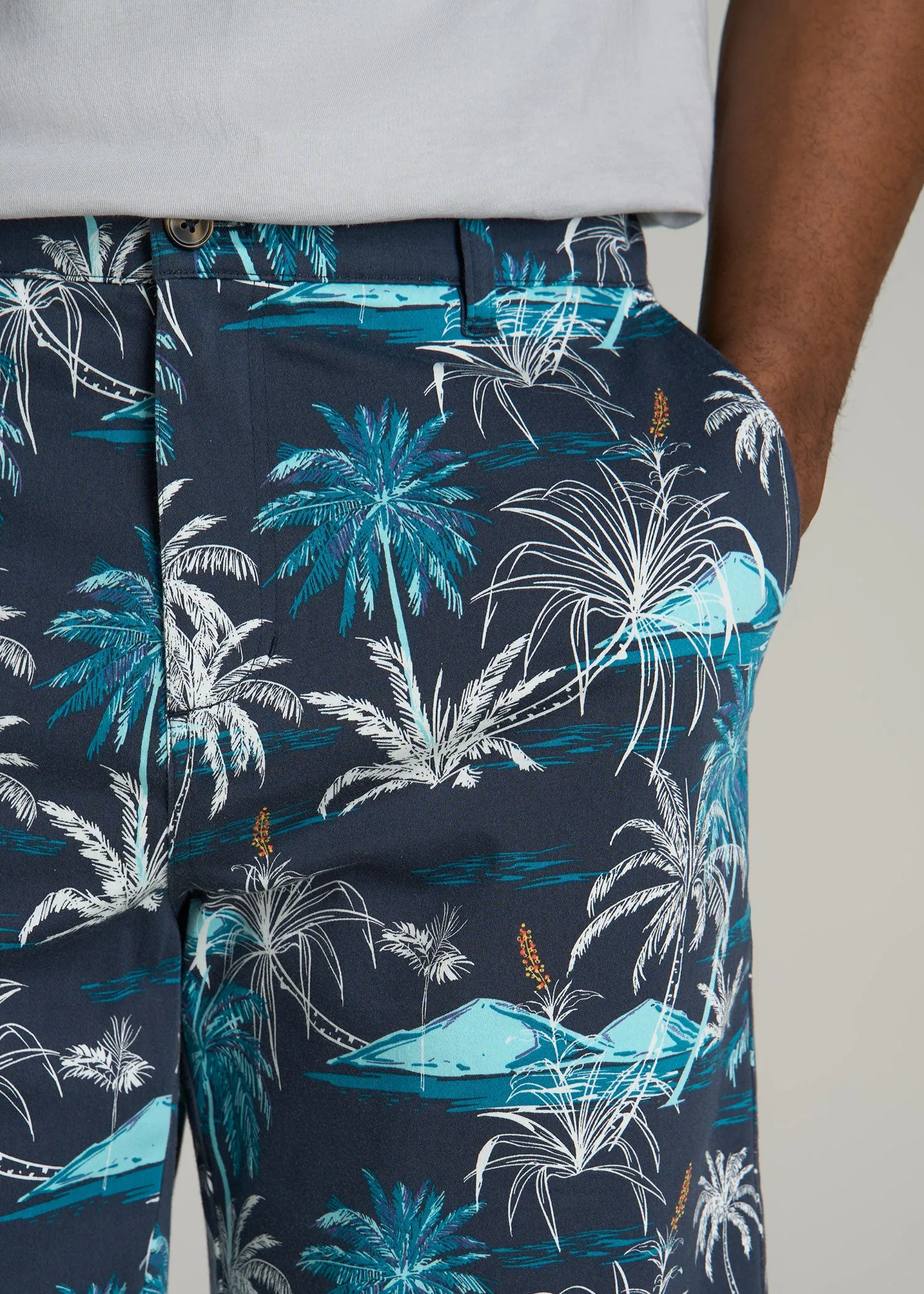 Printed Stretch Cotton Shorts for Tall Men in Blue and White Palms