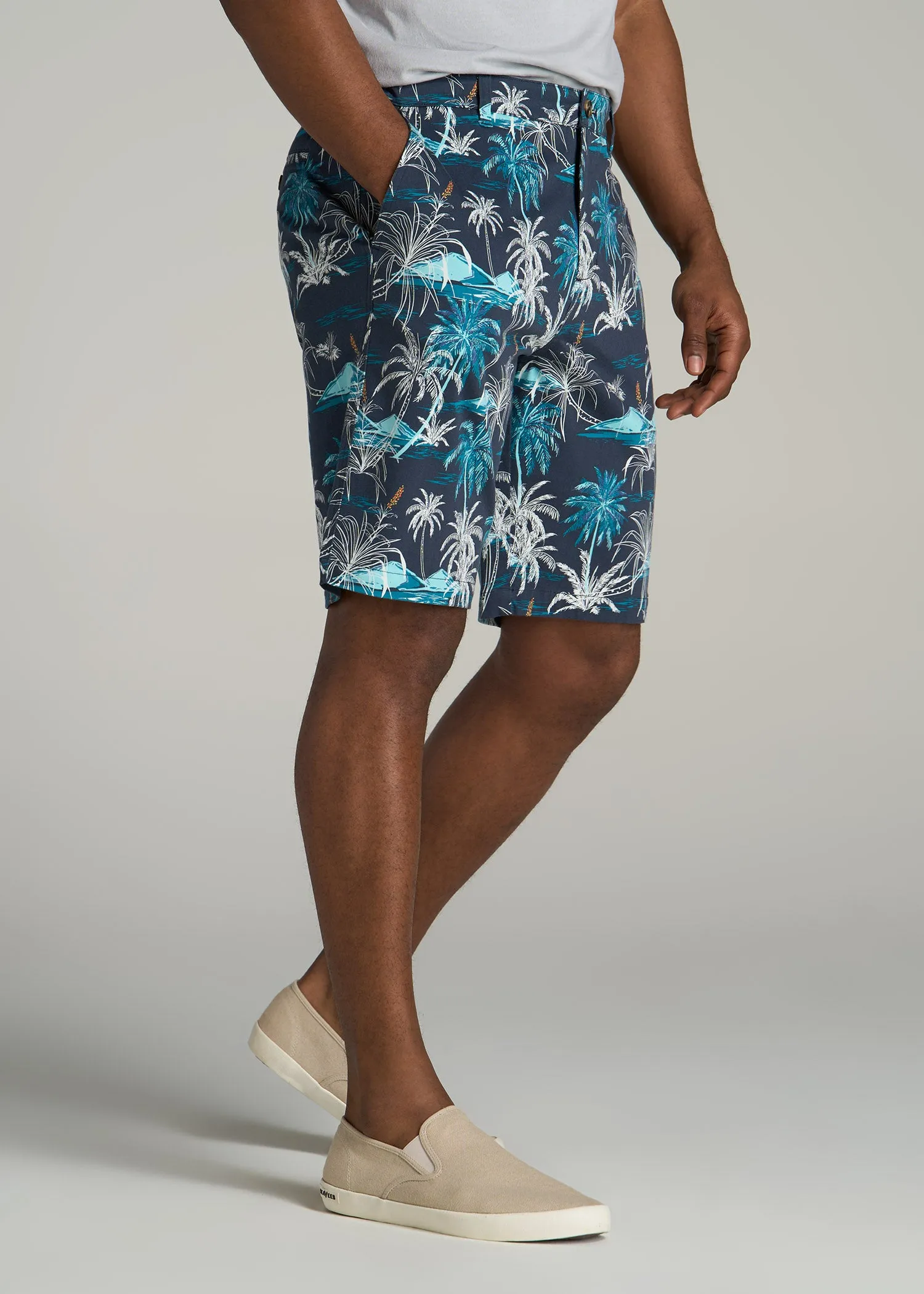 Printed Stretch Cotton Shorts for Tall Men in Blue and White Palms